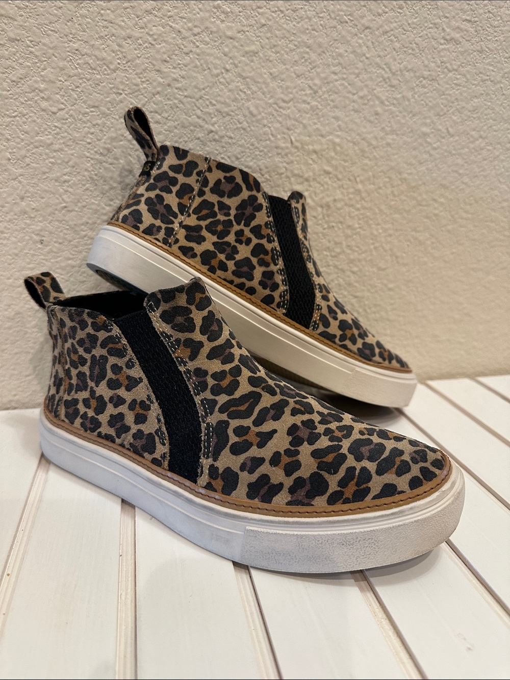 Toms Leopard Slip-On Sneakers - Tan & Black size 6